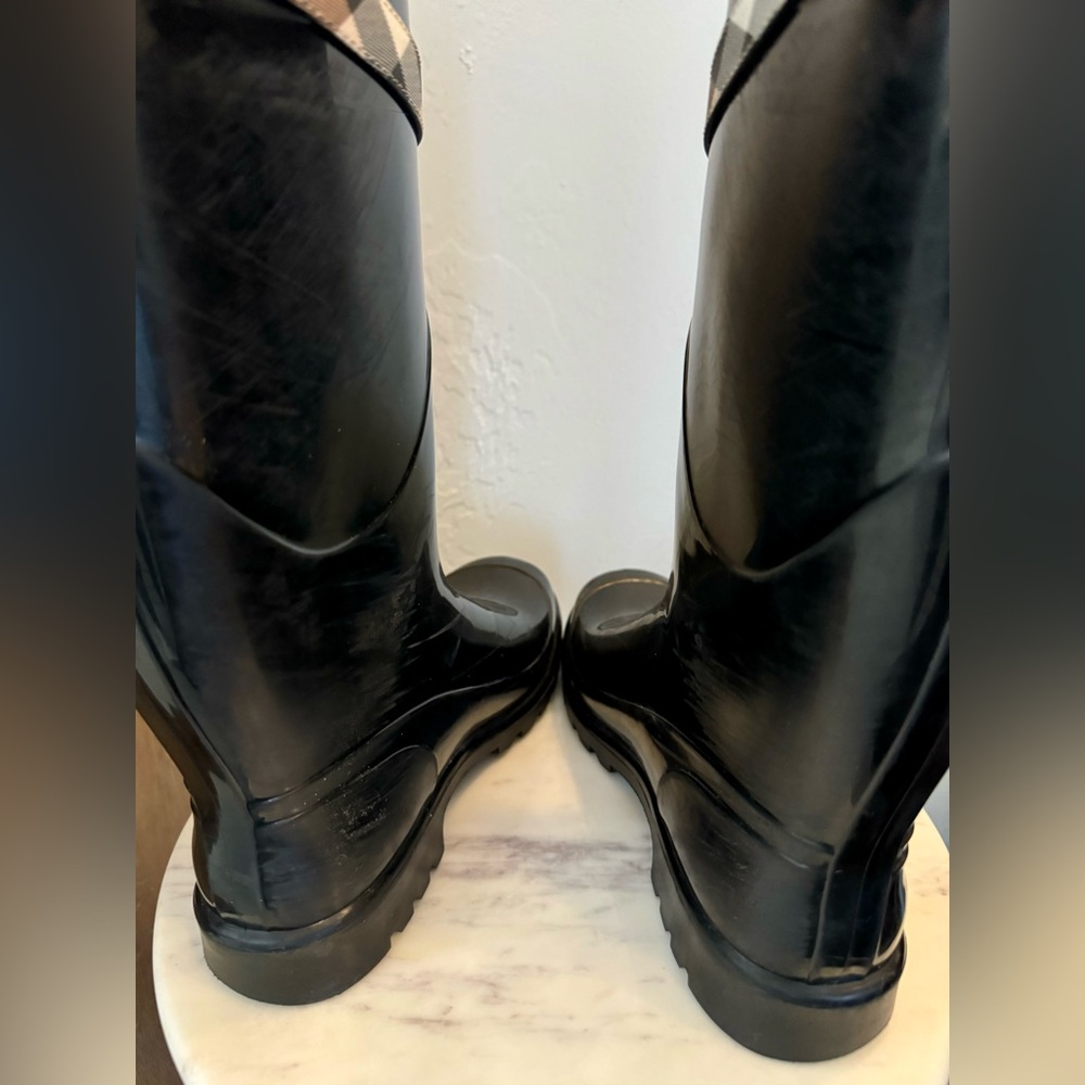 Burberry Women's Kenyon Nova Belt
Rainboots Size: 38 Made in Italy - Picture 12 of 13